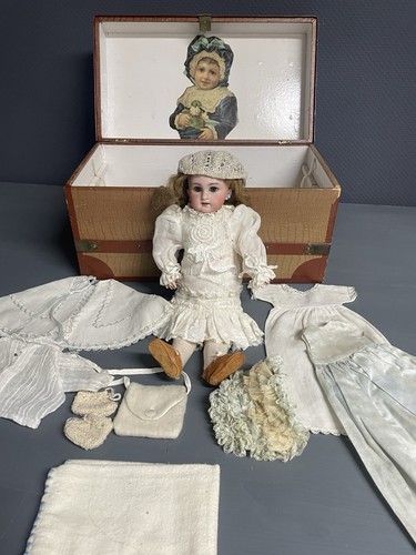 Antiker trousseau mit - trousseau, puppe