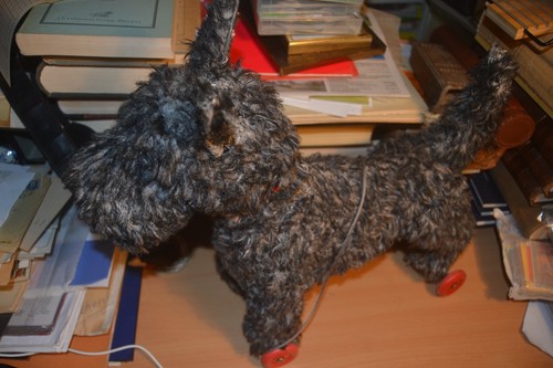 Vintage spielzeug hund auf - hund,