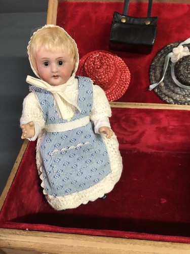 Antiker trousseau mit puppe - trousseau,